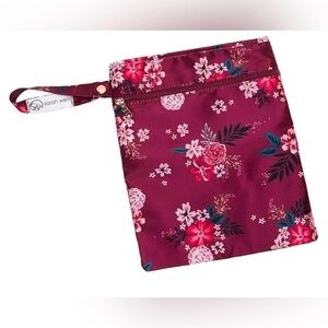 Sarah Wells Pumparoo Wet Dry Bag with Waterproof Pocket in Berry Bloom Color
